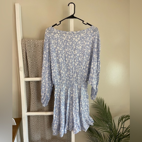 •Floral Top• - Picture 2 of 5